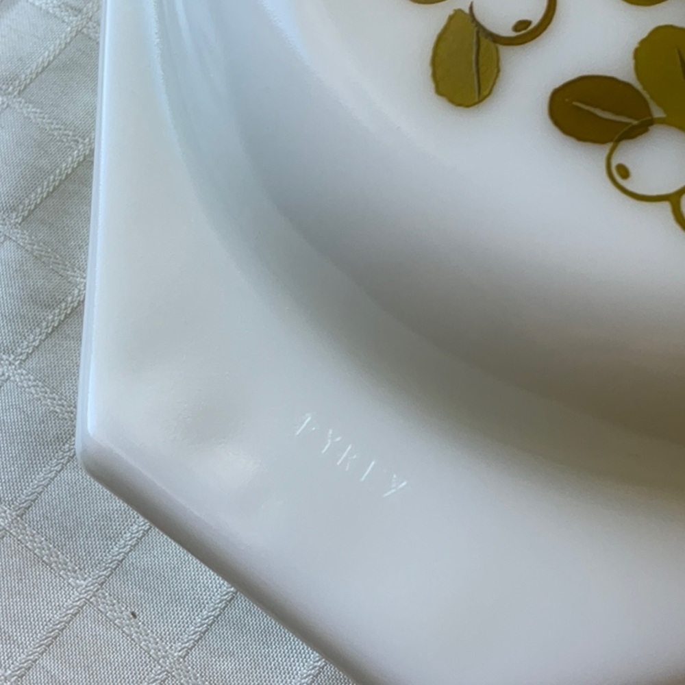 Pyrex Divided Casserole Dish - Picture 3 of 7